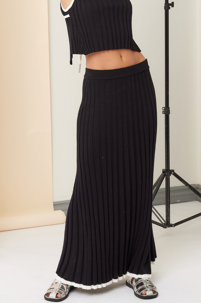 Black Ribbed Knitted Maxi Skirt