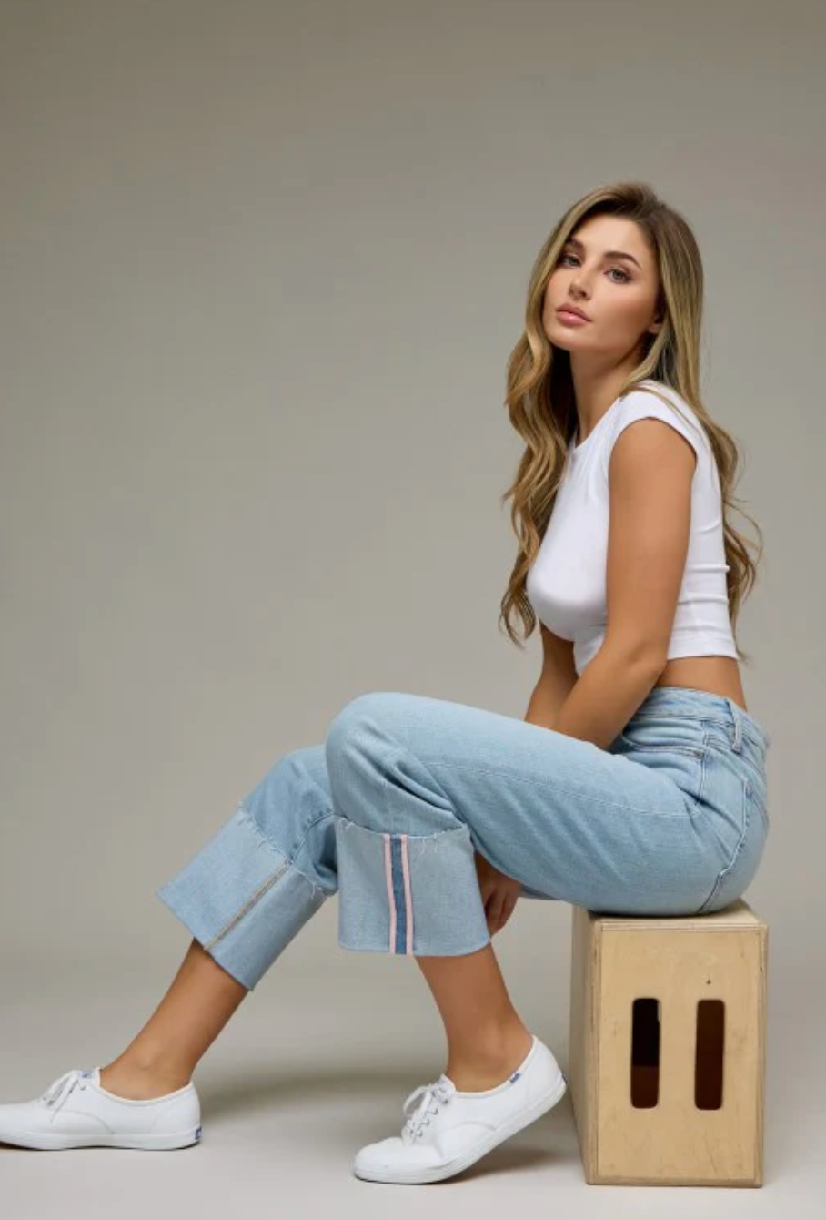Ella Cropped Classic Straight Jeans